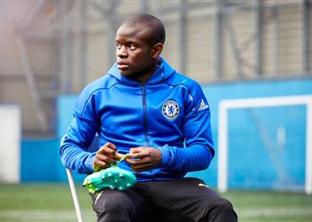 بعد اهتمام كبار أوروبا كانتي يحسم موقفه من مغادرة تشيلسي