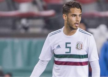 مدافع المكسيك تمنيت اللعب لـ ريال مدريد أو برشلونة وميسي لم يكن مفضلا لي