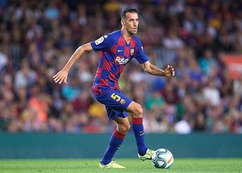بوسكيتس يكشف عن رأيه في تتويج برشلونة حال إلغاء الدوري