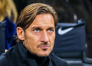 تقارير توتي يستعد ليكون وكيل لاعبين ويخطف نجم نابولي من رايولا