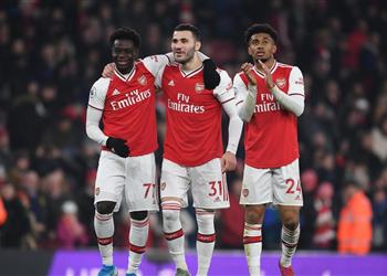 بعد اهتمام ليفربول آرسنال ينوي تجديد عقد لاعبه الشاب