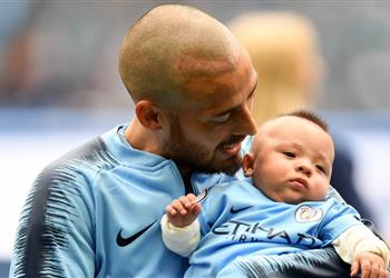 ديفيد سيلفا تمنيت اللعب بجوار هذا النجم وسأفتخر إذا ارتدى نجلي قميص مانشستر سيتي