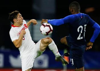 نجم تركيا أتمنى اللعب بجوار ميسي