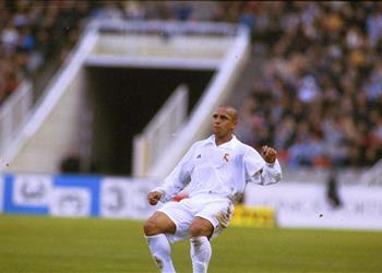 روبرتو كارلوس يتحدث عن أفضل لحظاته مع ريال مدريد والسير على الجدران