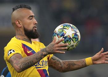 فيدال فيروس كورونا مثل الكابوس وأفتقد اللعب في برشلونة