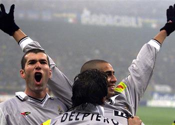 تريزيجيه زيدان وديل بييرو أفضل من زاملتهم وهذا أصعب مدافع واجهته