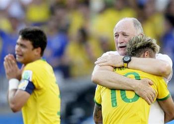 سكولاري ينصح نيمار بشأن توقيعه المحتمل مع برشلونة