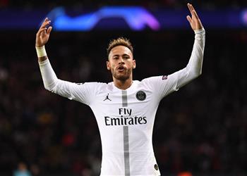 مدافع ليون ينتقد نيمار لا يمتلك صفات القائد داخل الملعب