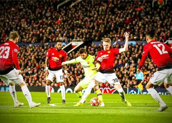 باريس سان جيرمان يخطط لضم مدافع مانشستر يونايتد