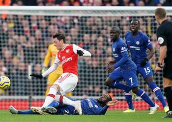 أوزيل ينضم لنجوم تشيلسي في التبرع لدولة إفريقية لمواجهة كورونا