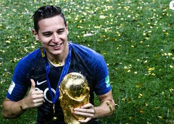 صراع إيطالي على ضم بطل العالم في الصيف