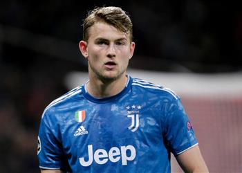 تقارير تكشف حقيقة تواصل رايولا مع برشلونة بشأن دي ليخت