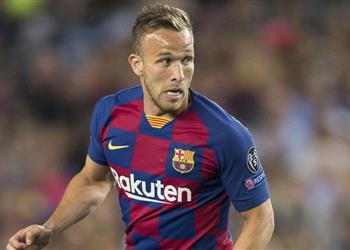 عكس رغبة اللاعب تقارير برشلونة يقترب من بيع آرثر إلى يوفنتوس