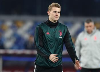 دي بور يشبه دي ليخت بمدرب الزمالك السابق