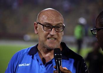 مدرب الجابون يكشف أسباب إخفاق كارتيرون في الأهلي ونجاحه مع الزمالك