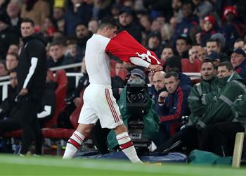 تشاكا عن صافرات جماهير آرسنال لم أر مثل هذه الكراهية في حياتي