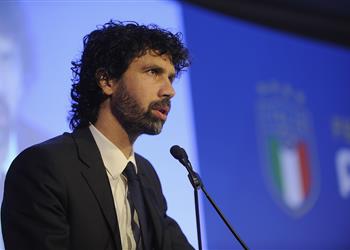 توماسي ينتقد قرار الحكومة الإيطالية بشأن منع التدريبات على العشب