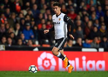 بين ليفربول وريال مدريد أسطورة فالنسيا يختار الوجهة الأنسب لـ فيران توريس