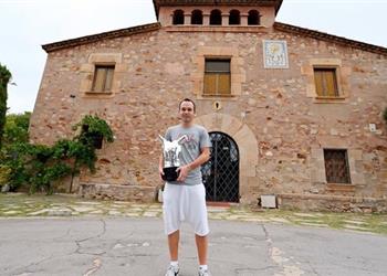 إنييستا إطلاق اسمي على لا ماسيا برشلونة شرف كبير ولكن