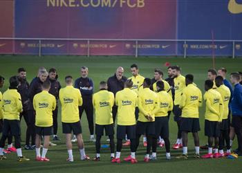 كيكي سيتين يتقدم بطلب من لاعبي برشلونة أثناء التدريبات المنزلية