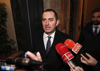 وزير الرياضة الإيطالي يضع شرط ا لاستئناف الدوري