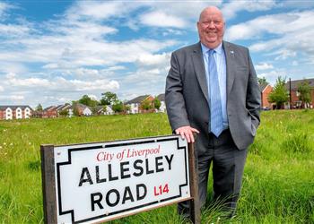 عمدة ليفربول يدعو لإلغاء الدوري الإنجليزي مع التتويج باللقب المستحق