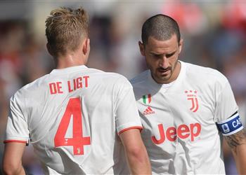 دي ليخت محظوظ باللعب بجوار مدافعين مثل فان دايك وبونوتشي وكيليني