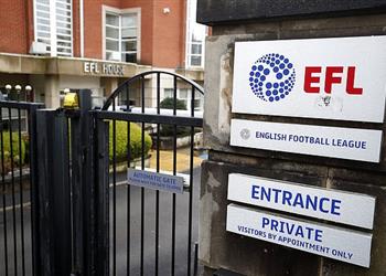 رابطة الكرة الإنجليزية تضغط على الفيفا لتمديد فترة الانتقالات