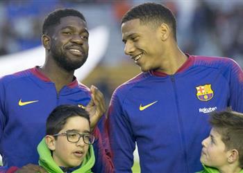 روما ينافس إيفرتون على مدافع برشلونة