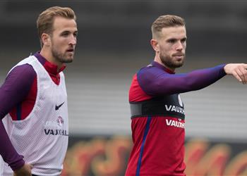 قلق بين لاعبي الدوري الإنجليزي بشأن استئناف الموسم وهندرسون وكين يتصدران المشهد