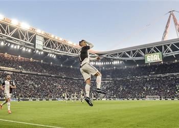 نيفيل رونالدو من كوكب آخر وطموحه كان تخطي عدد أهداف بيليه