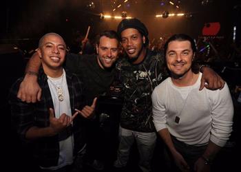 تقارير رونالدينيو كان يشترط الذهاب للملهى الليلي في عقده مع فلامنجو