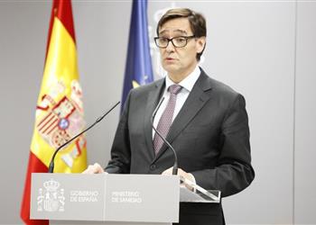وزير الصحة الإسباني ي حدد آليات تدريبات اللاعبين