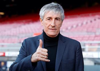 برشلونة ينافس توتنهام وآيندهوفن على ضم صفقة دفاعية