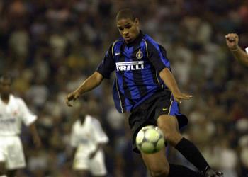 أدريانو إنتر ميلان مثل بيتي وهدفي أمام ريال مدريد الأفضل في مسيرتي