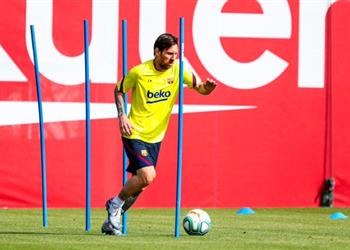 بالصور ميسي يزين تدريبات برشلونة لأول مرة منذ 56 يوم ا