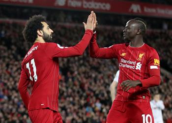 لاعب مانشستر سيتي السابق سانشو قد يدفع كلوب للموافقة على رحيل محمد صلاح أو ماني