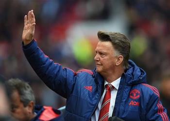 فان جال يلوم عبقري الشر على إقالته من تدريب مانشستر يونايتد