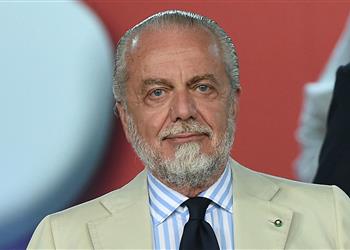 رئيس نابولي يتدخل لضم نجم برشلونة الشاب