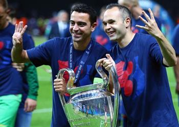 إنييستا وتشافي ي شيدان بـ لاعب مانشستر سيتي