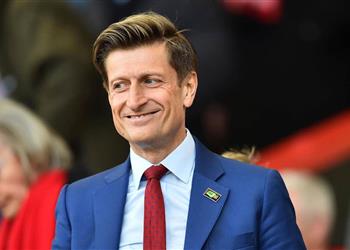 رئيس كريستال بالاس نجاح التجربة الألمانية قد تكون مفتاح ا لعودة الدوري الإنجليزي