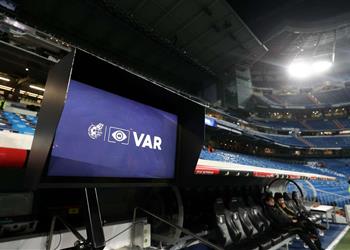 بعد توصية فيفا لجنة الحكام الإسبانية توضح حقيقة استئناف الليجا دون VAR