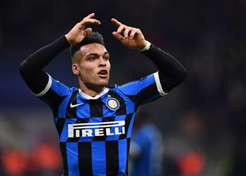 برشلونة يتوصل إلى اتفاق مع لاوتارو مارتينيز بشأن عقده