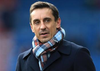 نيفيل يدعو أندية الدوري الإنجليزي لتأجيل عودة النشاط