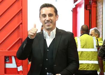 نيفيل يفضل ثلاثي مانشستر يونايتد التاريخي على محمد صلاح وماني وفيرمينو