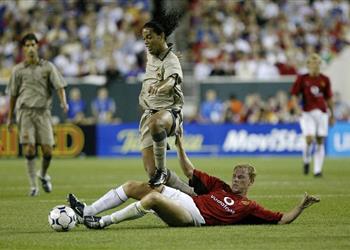 سكولز حاولنا ضرب رونالدينيو بعدما فضل برشلونة على مانشستر يونايتد