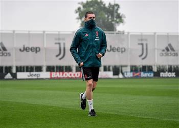 مدافع يوفنتوس يعود للتدريبات بعد غياب 4 أشهر