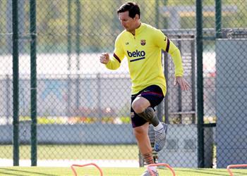 ميسي أرغب في استئناف الدوري الإسباني وكورونا قد يفيد برشلونة