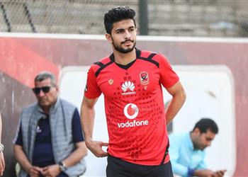 أيمن أشرف وقعت لـ الأهلي على بياض والزمالك فاوضني
