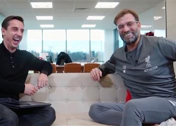 كلوب يسخر من جاري نيفيل يبدي رأيه في كل شيء